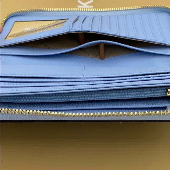 MICHAEL KORS LARGE CONTINENTAL WALLET LIGHT SKY - Picture 15 of 16